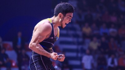 Два казахстанца вышли в четвертьфинал ЧМ по греко-римской борьбе