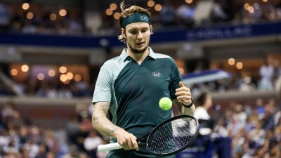 Александр Бублик вышел в четвертьфинал турнира ATP-250 в Ханчжоу