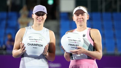Швёнтек в трёх сетах обыграла Александрову в финале турнира в Сеуле
