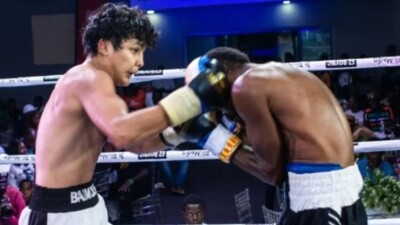 Казахстанец уступил титульный бой во втором раунде