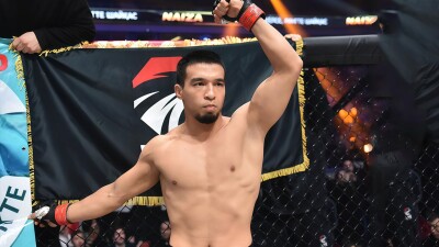 Казахстанский боец во втором бою за месяц победил звезду ММА